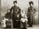 Очередько Иван Матвеевич с женой и двумя детьми (ок. 1906г.)